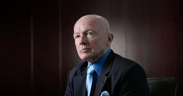 墨比爾斯認為AI相關類股恐大幅回檔，預估幅度達30至40％。（圖／摘自維基百科）