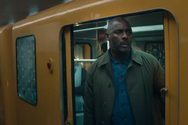 ▲《劫持驚魂錄》伊卓瑞斯艾巴。（圖／Apple TV提供）