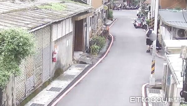 ▲警方與陳母裡應外合，逮捕陳女及負責監控的男子。（圖／記者陸運陞翻攝）