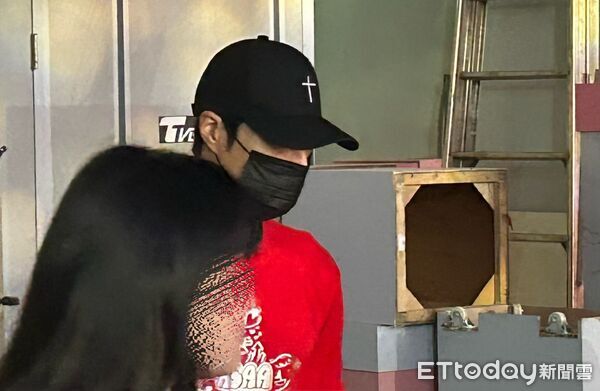 ▲▼唐振剛低調現身。（圖／記者孟育民攝）