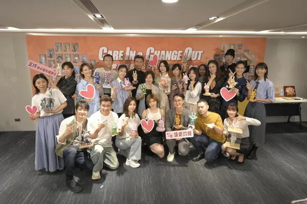 ▲「讓愛閃耀」創作競標義賣記者會，活動現場聚集22位名人與藝術家站台響應。（圖／萬海提供）