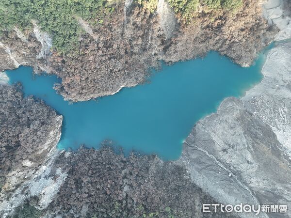 ▲▼花蓮分署透過監測顯示，馬太鞍堰塞湖目前無潰決跡象也無明顯整體邊坡滑動跡象。（圖／花蓮分署提供，下同）