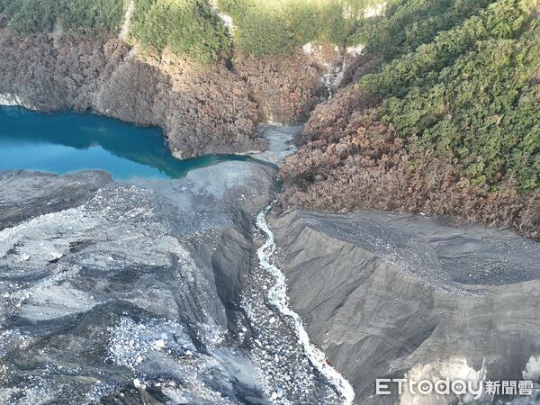 ▲▼花蓮分署透過監測顯示，馬太鞍堰塞湖目前無潰決跡象也無明顯整體邊坡滑動跡象。（圖／花蓮分署提供，下同）