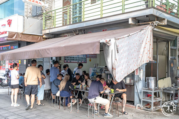 ▲▼嘉義東區美食「羅家涼麵」在地特色白醋麻醬寬粗麵，必搶「蟳粿」晚來吃不到！（圖／部落客桃桃提供）