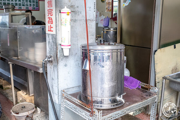▲▼嘉義東區美食「羅家涼麵」在地特色白醋麻醬寬粗麵，必搶「蟳粿」晚來吃不到！（圖／部落客桃桃提供）