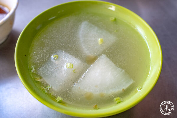 ▲▼嘉義東區美食「羅家涼麵」在地特色白醋麻醬寬粗麵，必搶「蟳粿」晚來吃不到！（圖／部落客桃桃提供）