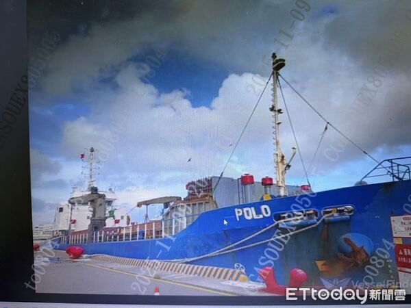 ▲▼高雄外海貨輪遇險！動力喪失恐遭颱風吞噬，空勤總隊火速救援6船員。（圖／記者賴文萱翻攝）