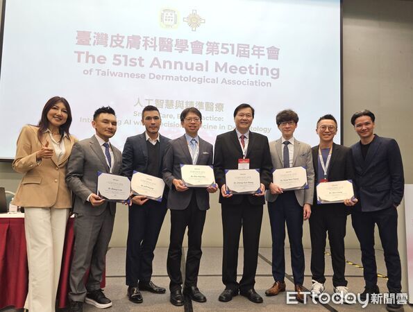 ▲王正坤醫師主持台灣皮膚科年會兩場專題論壇，解析再生醫學與臨床雷射新趨勢。（記者林東良翻攝，下同）