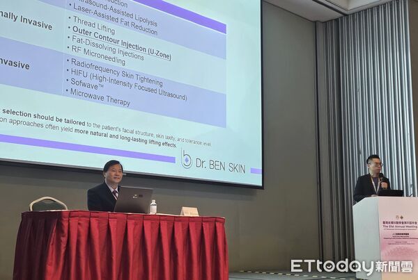 ▲王正坤醫師主持台灣皮膚科年會兩場專題論壇，解析再生醫學與臨床雷射新趨勢。（記者林東良翻攝，下同）