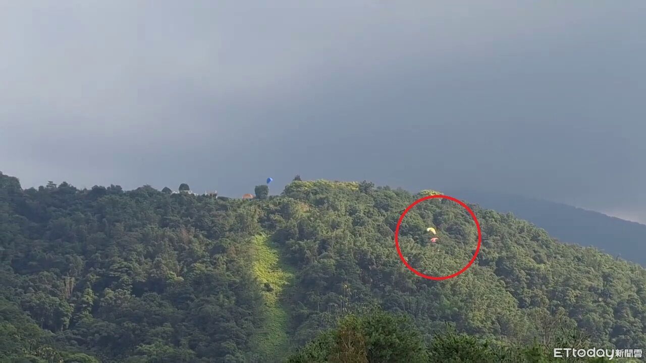 驚險!埔里2飛行傘玩家傘具「空中交纏」墜林 1人誤判路線釀禍