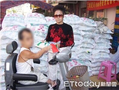 昔開敞篷車發錢送暖！高雄「大姐頭」辭世　兒曝母遺願豪發百萬