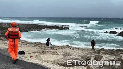 「鳳凰」逼近南部沿海進入警戒 海巡提醒:觀浪最高罰25萬