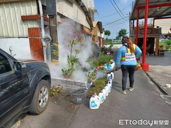 ▲登革熱病媒蚊消毒。（圖／記者陳崑福翻攝）