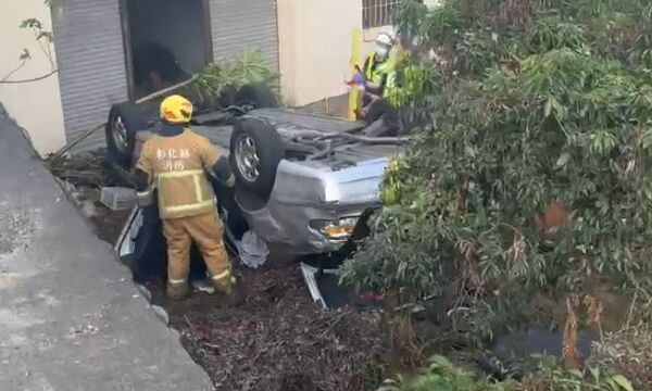 ▲彰化芬園鄉發生翻落邊坡祖孫5人受傷送醫。（圖／民眾提供）