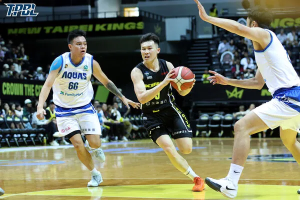 ▲國王李愷諺、桑尼，海神于煥亞。（圖／TPBL職籃提供）