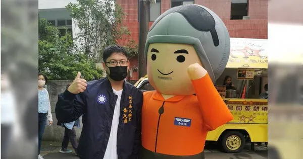 新北市新店區大鵬里長喬天鼎出面控訴，大女兒遭到前妻施暴致臀腿出現大面積瘀傷。（圖／翻攝自喬天鼎臉書）