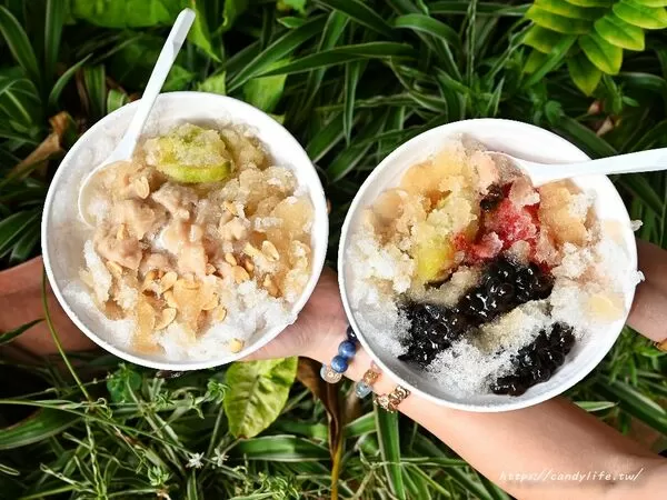 ▲▼台中隱藏版古早味剉冰店「三嫂木瓜牛奶」，三種冰、芒果青剉冰只要30元。（圖／部落客糖糖提供）