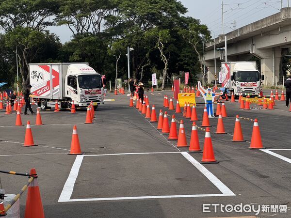 ▲2025 ISUZU運轉職人挑戰賽於大台南會展中心旁登場，吸引貨卡駕駛齊聚參賽。（記者林東良翻攝，下同）
