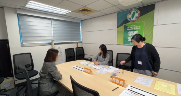 ▲▼民進黨立委邱議瑩赴中央黨部領表登記參選。（（圖／邱議瑩國會辦公室提供）