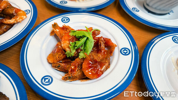 ▲結束吉伊卡哇聯名活動後，藏壽司宣布首度與日本人氣動漫「哆啦A夢」合作，推出13款壽司主題扭蛋，11月14日登場。（圖／藏壽司提供）