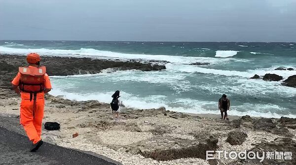 ▲鳳凰颱風逼近，南部海巡籲勿在海邊戲水。（圖／海巡署南部分署提供）