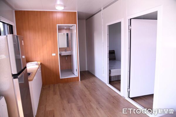 ▲花蓮縣政府在美崙林園公園旁舉行「0403震災中繼屋落成典禮暨傢俱家電捐贈儀式」。（圖／花蓮縣政府提供，下同）