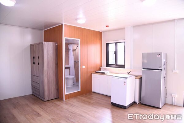 ▲花蓮縣政府在美崙林園公園旁舉行「0403震災中繼屋落成典禮暨傢俱家電捐贈儀式」。（圖／花蓮縣政府提供，下同）