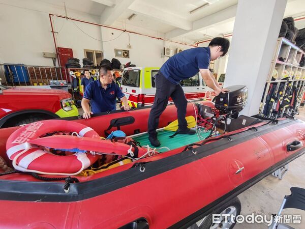 ▲金門消防局超前部署各式人力機具，避免災時停電導致鄉親生活不便。（圖／記者鄭逢時翻攝）