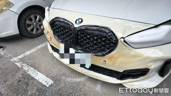 ▲▼高雄寶珠里活動中心陷火海　黑煙衝天波及雙B嚇人畫面曝。（圖／記者吳世龍攝）