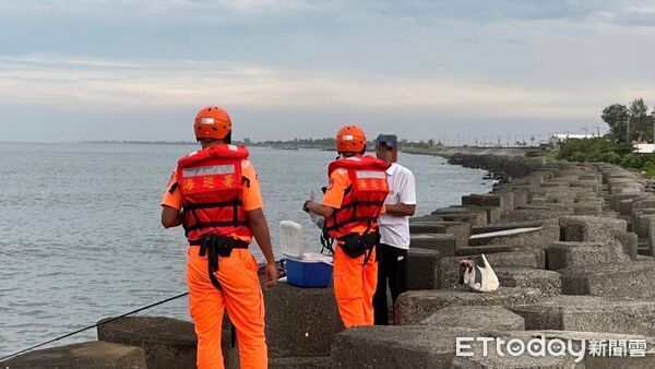 ▲鳳凰颱風來襲，海巡署呼籲民眾切莫觀浪以免受罰。（圖／記者張君豪翻攝）