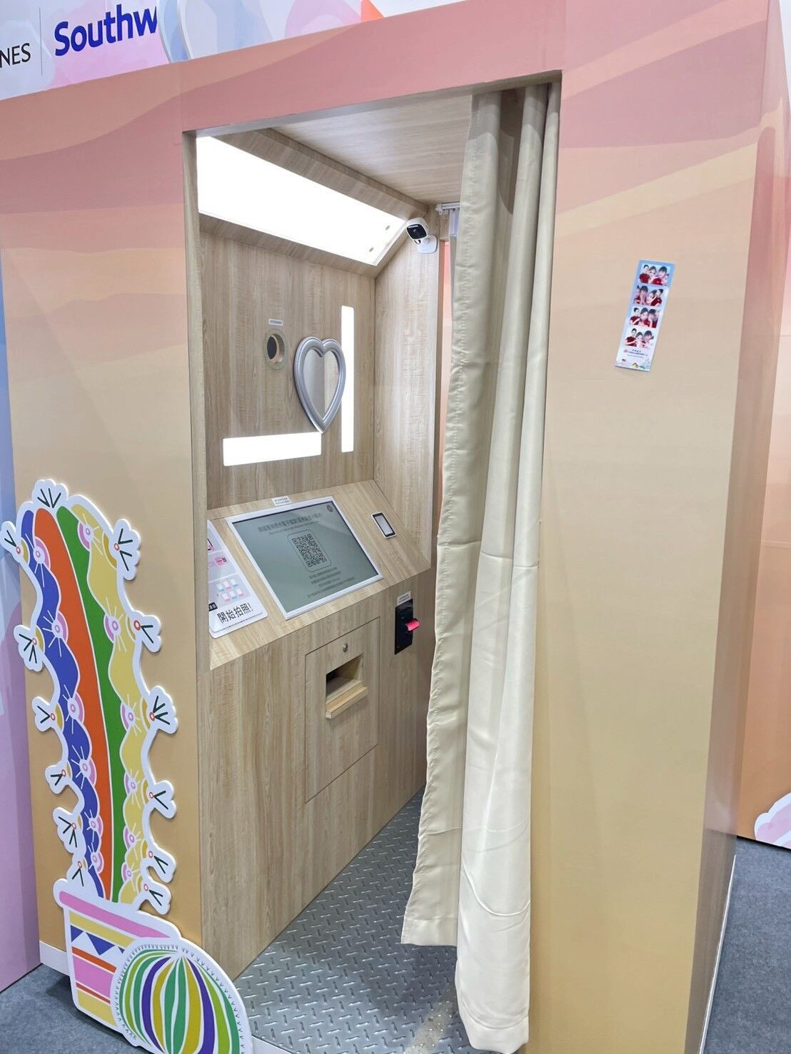 華航,2025 ITF台北國際旅展,Care Bears,AI空姐（圖／網友授權）