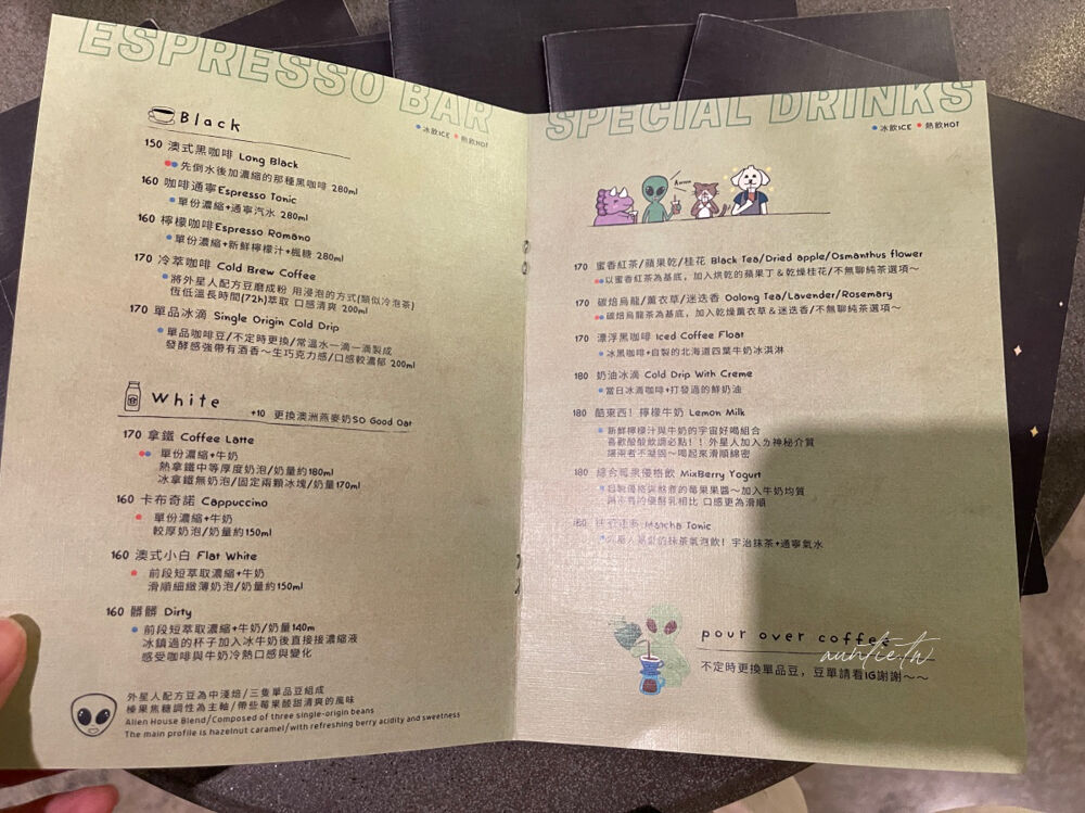 ▲▼新北板橋深夜咖啡廳「ssSip late-night space」有貓咪、拿坡里披薩跟好吃布丁。（圖／部落客水晶提供）