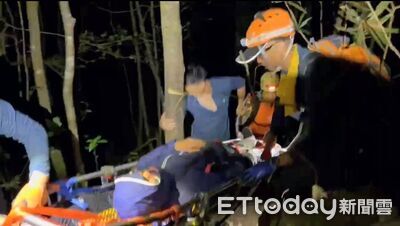 男獨攀屋我尾山摔斷腿受困8小時 動員12人救下山送醫