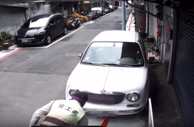 停白線出國9天「回來變紅線」!他愛車慘被拖吊氣炸:沒通知畫線