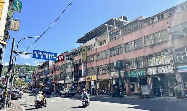 ▲▼基隆隱藏版五十年美食「東和大樓龍鳳腿」！迷你龍鳳腿、炸米糕、炸蘿蔔糕。（圖／部落客小虎提供）