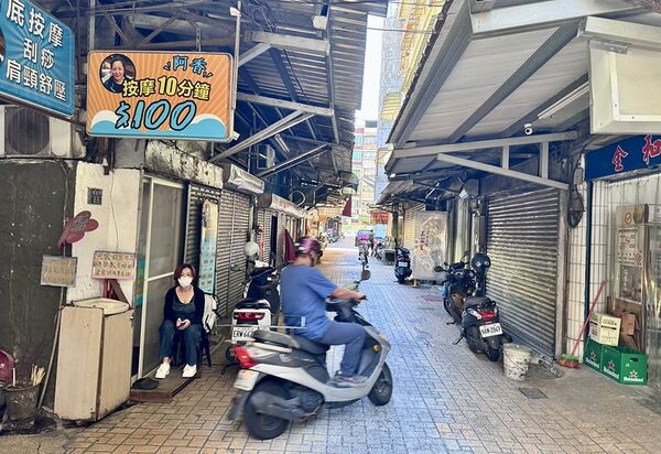 ▲▼基隆隱藏版五十年美食「東和大樓龍鳳腿」！迷你龍鳳腿、炸米糕、炸蘿蔔糕。（圖／部落客小虎提供）