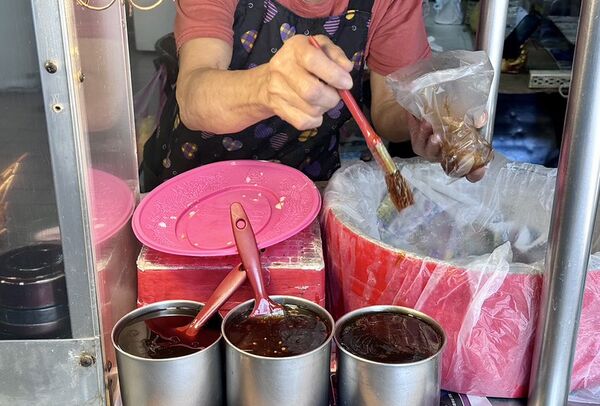 ▲▼基隆隱藏版五十年美食「東和大樓龍鳳腿」！迷你龍鳳腿、炸米糕、炸蘿蔔糕。（圖／部落客小虎提供）