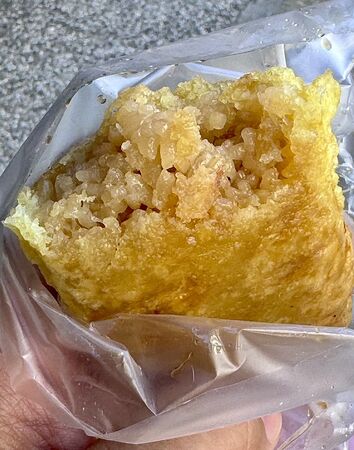 ▲▼基隆隱藏版五十年美食「東和大樓龍鳳腿」！迷你龍鳳腿、炸米糕、炸蘿蔔糕。（圖／部落客小虎提供）