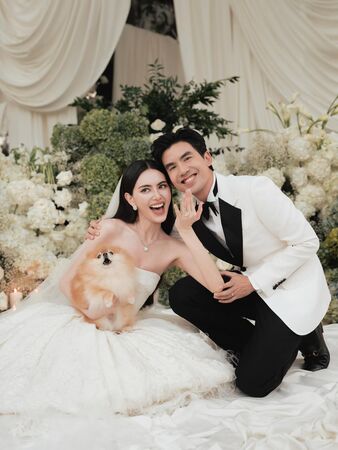 ▲▼15克拉鑽戒套牢！泰女神Mai甜嫁7年演員男友。（圖／翻攝自IG）