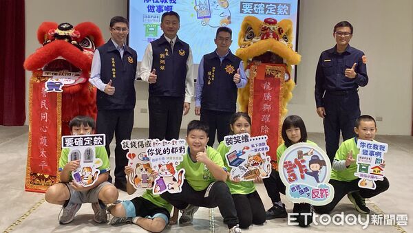 ▲▼校園防詐扎根，三星分局「防詐孫子兵法！警貓貼圖、舞獅隊聯手出擊」記者會中，宜縣警局長劉炯炫強調，普發現金政府不會要求提供帳密。（圖／記者游芳男翻攝，下同）