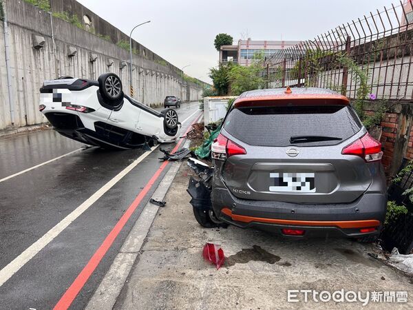 ▲48歲郭姓駕駛涉嫌車駕開車肇事翻覆，永康分局警方在車上找毒品「喪屍煙彈」，依毒品、肇逃等罪嫌送辦。（圖／記者林東良翻攝，下同）