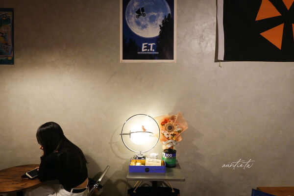 ▲▼新北板橋深夜咖啡廳「ssSip late-night space」有貓咪、拿坡里披薩跟好吃布丁。（圖／部落客水晶提供）