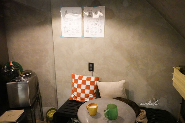 ▲▼新北板橋深夜咖啡廳「ssSip late-night space」有貓咪、拿坡里披薩跟好吃布丁。（圖／部落客水晶提供）