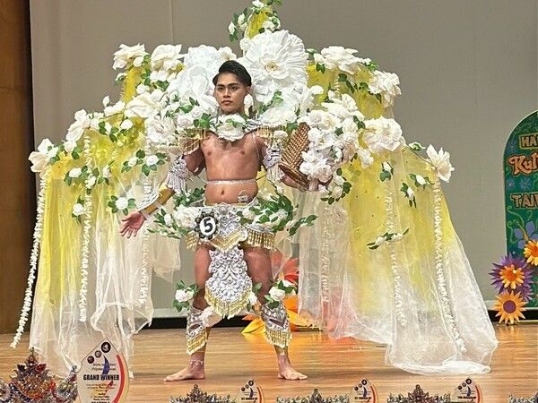 ▲在台菲律賓移工團體手作耀眼秀服