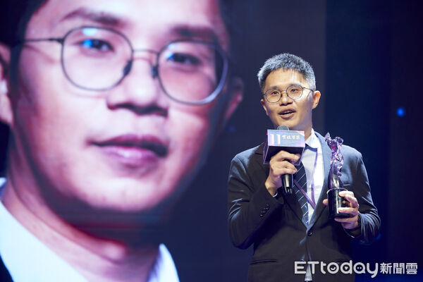 ▲成大醫院余文豪醫師獲「第11屆紫絲帶獎新銳獎」，肯定其在兒少保護的跨領域行動。（記者林東良翻攝，下同）