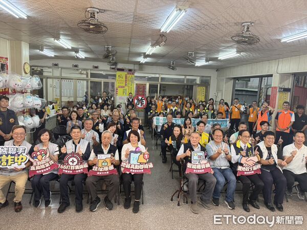 ▲▼  嘉市府攜手宮廟跨界合作 「反詐神隊友 防詐6法寶」守護房產報你知  。（圖／記者翁伊森攝）