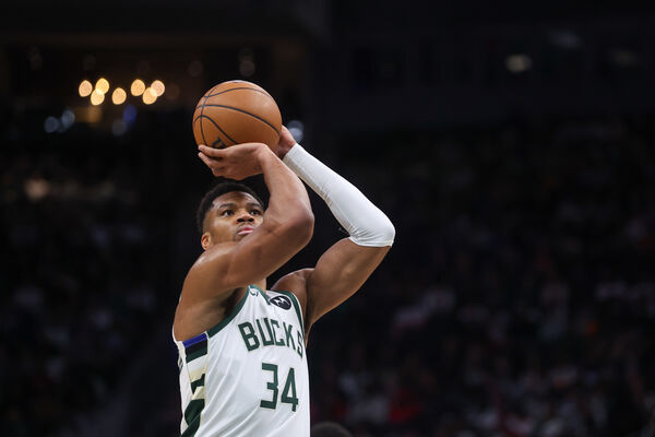 ▲▼公鹿字母哥安戴托昆波、火箭杜蘭特。（圖／達志影像／美聯社）