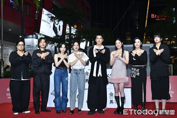 ▲▼《如果我不曾見過太陽：第1-2集》星光舞台活動，左起導演簡奇峯、蔣繼正、程予希、李沐、曾敬驊、江齊、製作人麻怡婷、編劇林欣慧。（圖／記者李毓康攝）