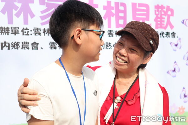 ▲近300名認養人與家扶童齊聚林內紙蝶生態園區，現場洋溢歡笑與溫情。（圖／記者游瓊華翻攝）