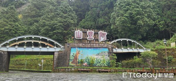 ▲▼  鳳凰颱風逼近 阿里山國家森林遊樂區11日17時起預警性休園   。（圖／記者翁伊森翻攝）